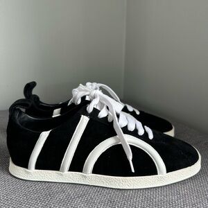 Toteme sneakers 37
Display model